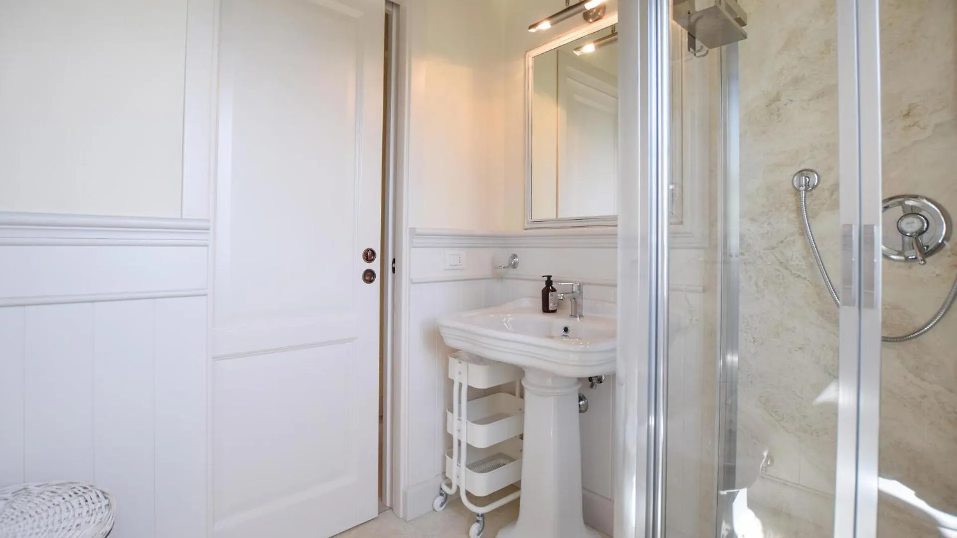 Gorgeous Home In Pietrasanta With Kitchen